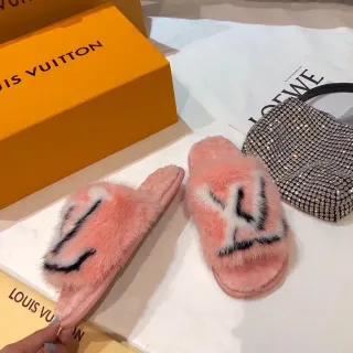 Louis Vuitton chanclas peludas con monograma rosa