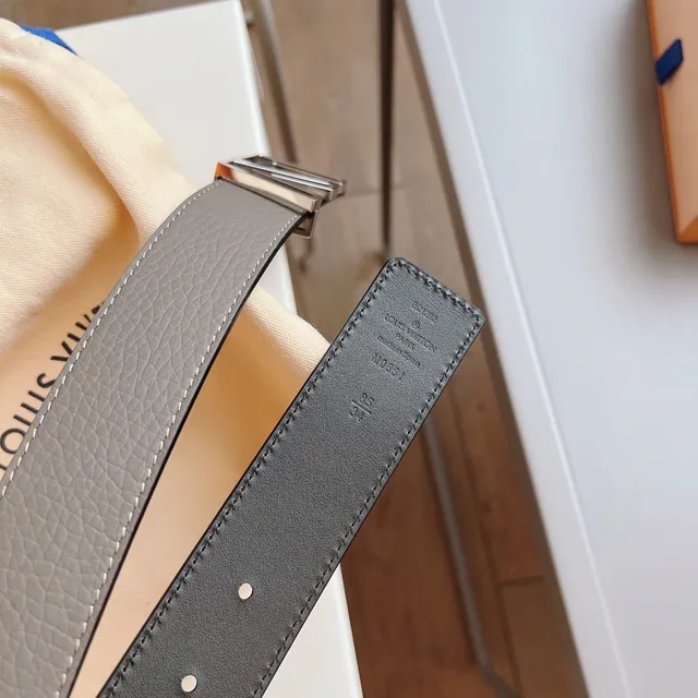 Louis Vuitton geométrico LV hebilla cuero granulado correa 5