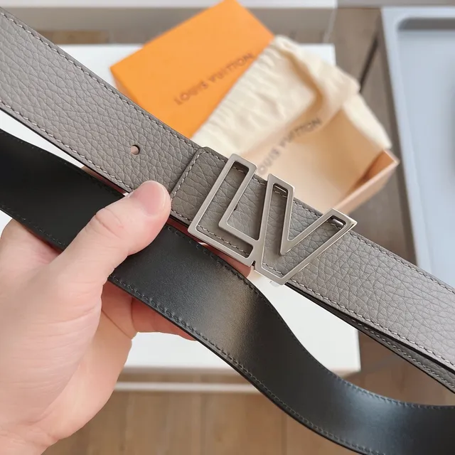Louis Vuitton geométrico LV hebilla cuero granulado correa 6