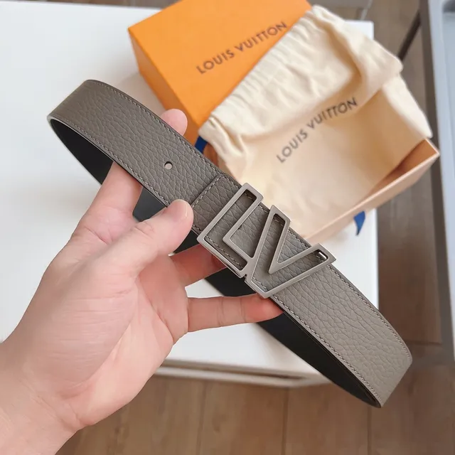 Louis Vuitton geométrico LV hebilla cuero granulado correa 7