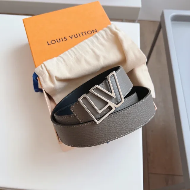 Louis Vuitton geométrico LV hebilla cuero granulado correa 8