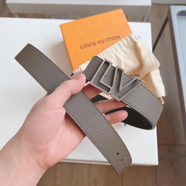 Louis Vuitton geométrico LV hebilla cuero granulado correa 9