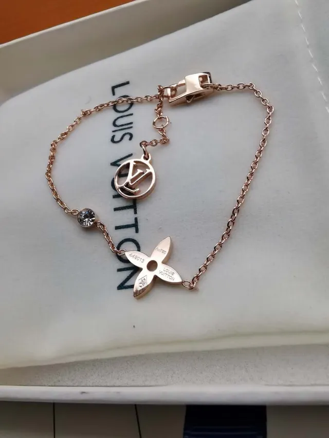 Louis Vuitton Gold Black Rose Chain Quatrefoil Pendant Necklace 2