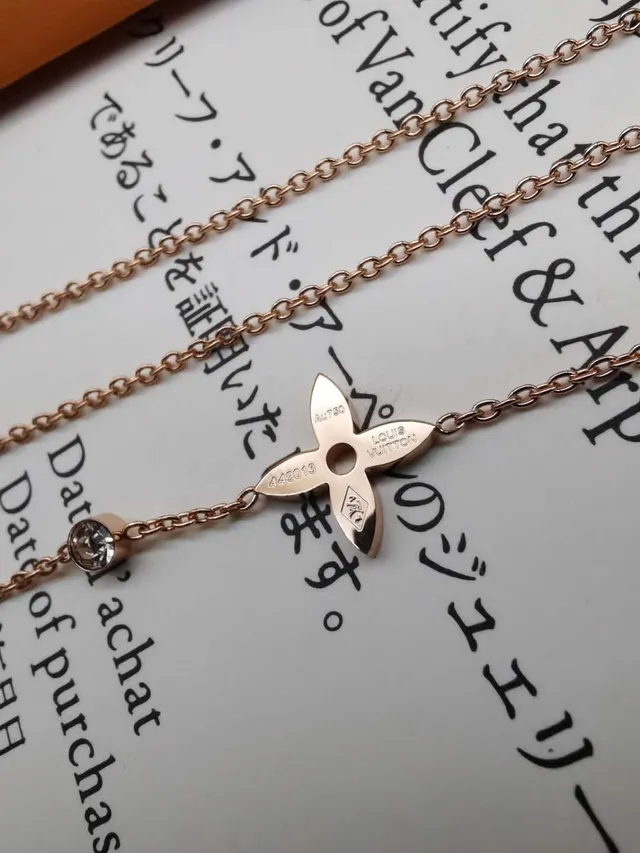 Louis Vuitton Gold Black Rose Chain Quatrefoil Pendant Necklace 4