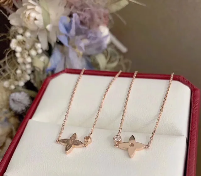 Louis Vuitton Gold Black Rose Chain Quatrefoil Pendant Necklace 5