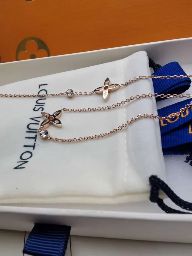 Louis Vuitton Gold Black Rose Chain Quatrefoil Pendant Necklace 6