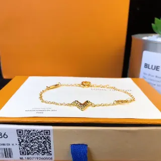Louis Vuitton Gold Heart Pendant Chain Bracelet