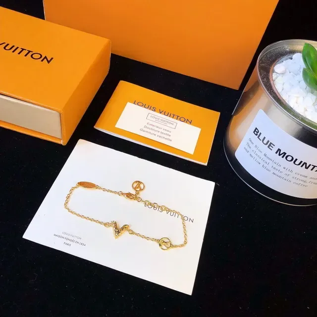 Louis Vuitton Gold Heart Pendant Chain Bracelet 2