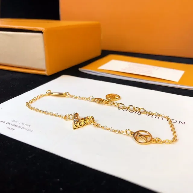 Louis Vuitton Gold Heart Pendant Chain Bracelet 4
