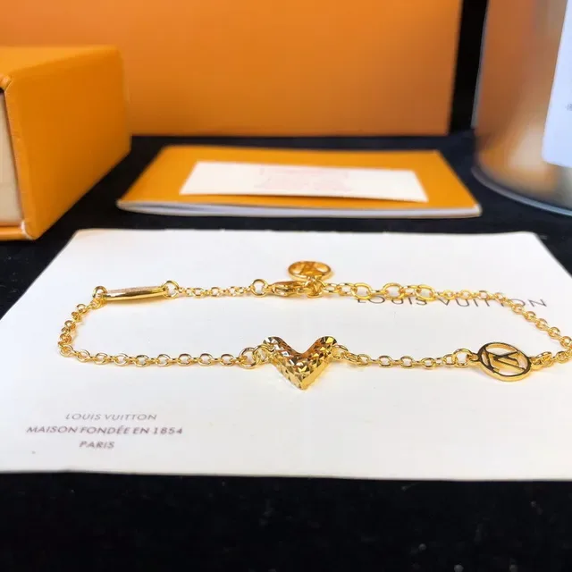 Louis Vuitton Gold Heart Pendant Chain Bracelet 6