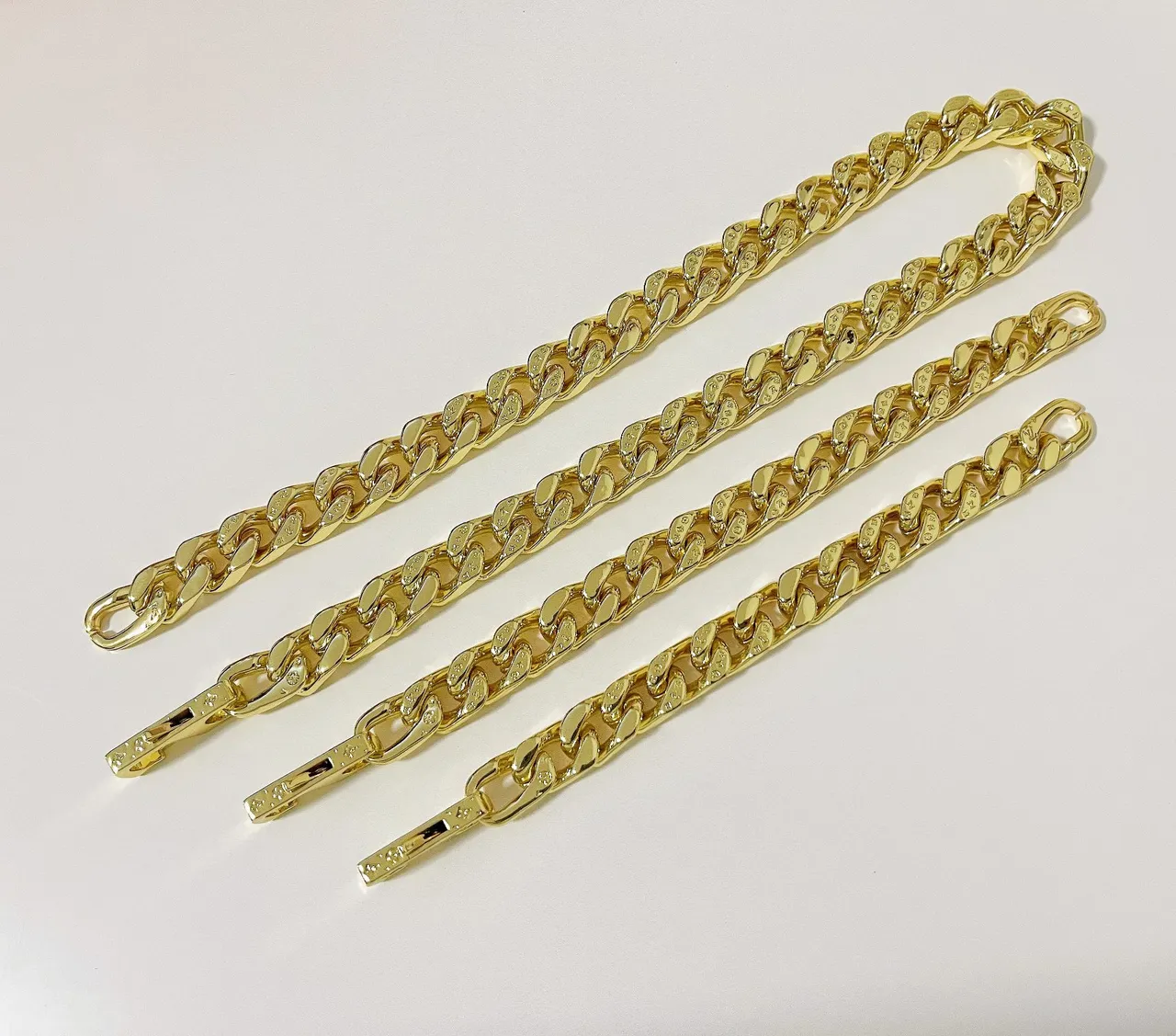 Louis Vuitton Gold Polished Curb Chain Jewelry 3