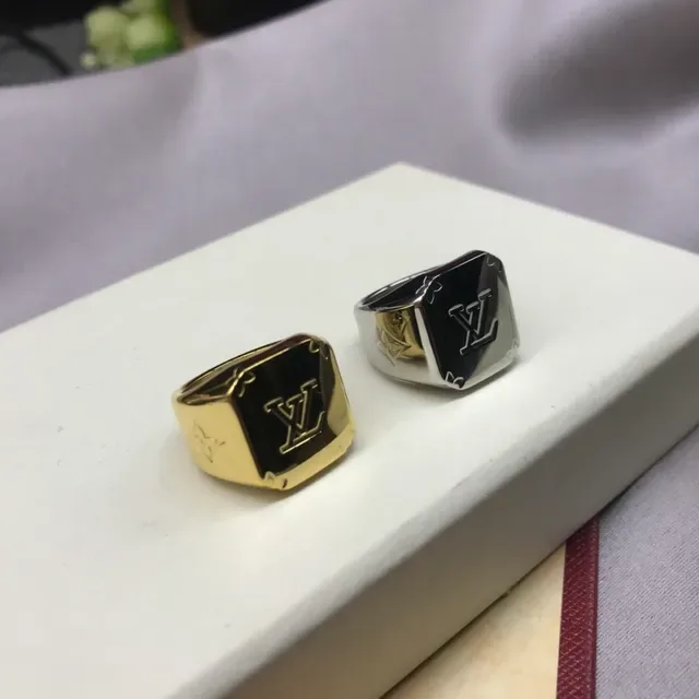 Louis Vuitton 金银几何块雕刻莫诺格拉姆戒指 4