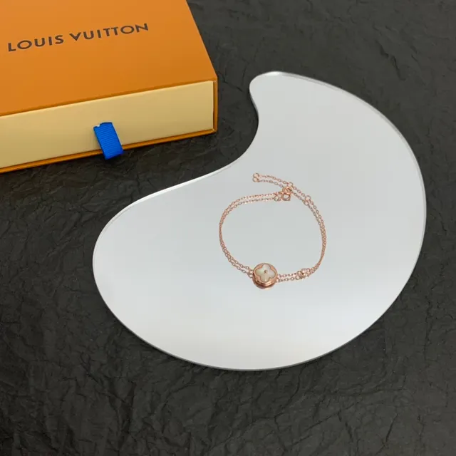 Louis Vuitton Gold White Rose Chain Mother-of-Pearl Clover Pendant Bracelet 6