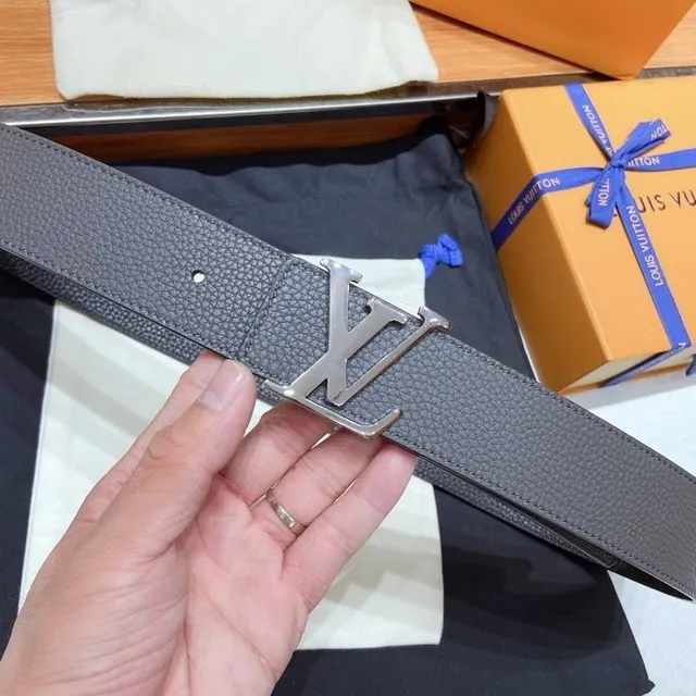 Louis Vuitton Interlocking LV Buckle Gray Pebbled Leather Belt 4