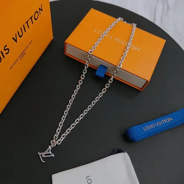 Louis Vuitton Interlocking LV Monogram Silver Curb Chain Necklace 5