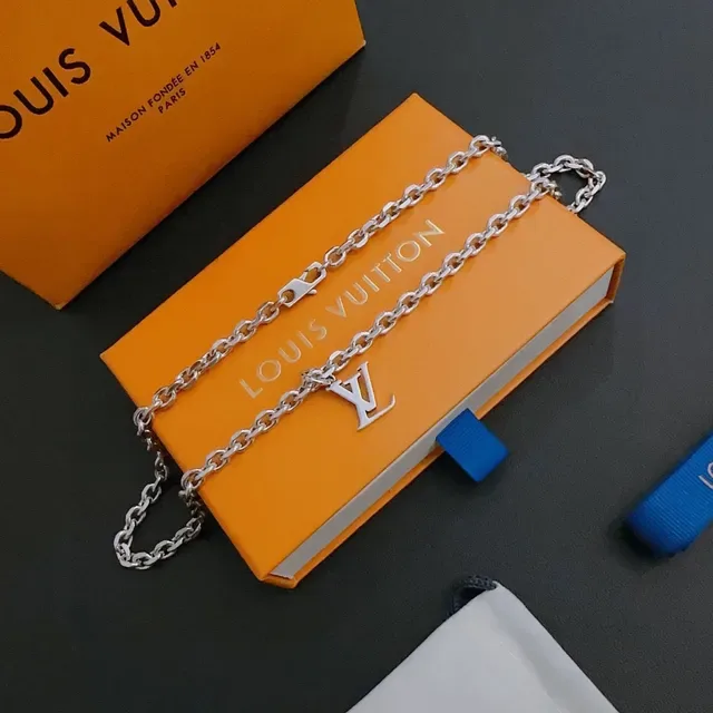 Louis Vuitton Interlocking LV Monogram Silver Curb Chain Necklace 8