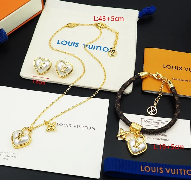 Louis Vuitton Lock Me Heart Pearl Gold Necklace 3