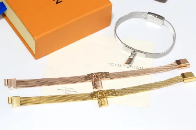 Louis Vuitton Lockit Silver Mesh Band Monogram-Engraved Plate Bracelet 4