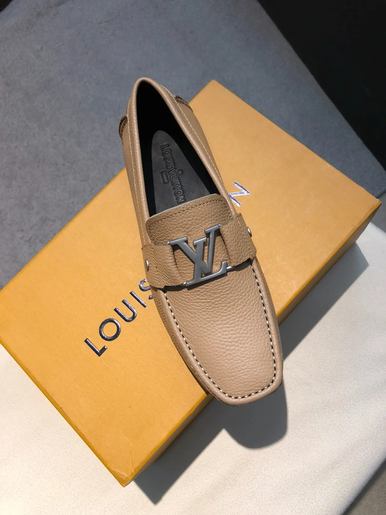 Louis Vuitton LV Loafer Bege Couro Granulado Loafers 3