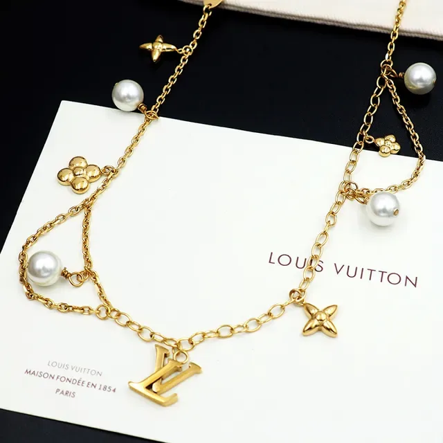 Collier Louis Vuitton LV Monogram Perles Dorées et Blanches Chaîne Multicouche Charms de Perle 4