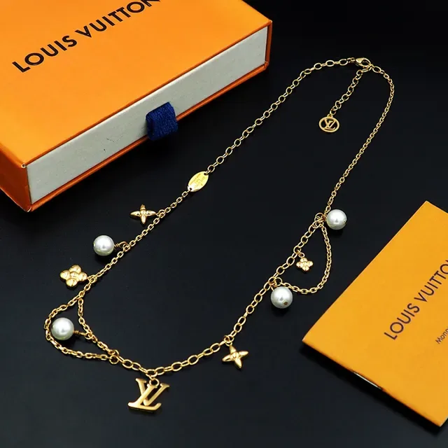 Collier Louis Vuitton LV Monogram Perles Dorées et Blanches Chaîne Multicouche Charms de Perle 10