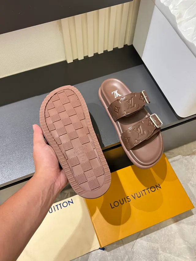 Louis Vuitton LV Slide Monogram Rubber Strap Casual Sandals 3