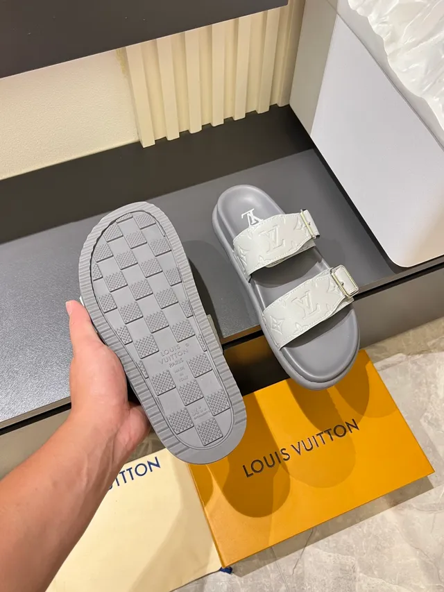 Louis Vuitton LV Slide Monogram Rubber Strap Casual Sandals 5