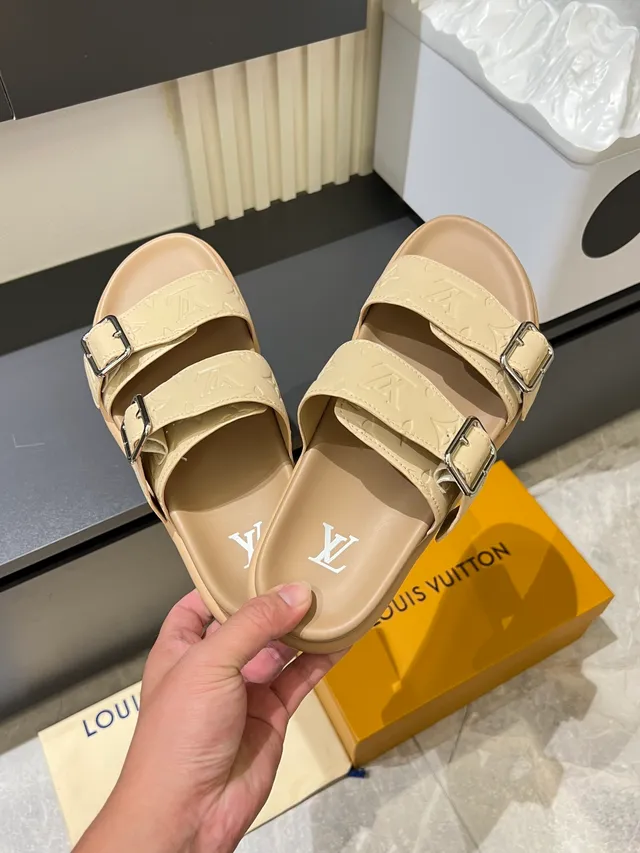 Louis Vuitton LV Slide Monogram Rubber Strap Casual Sandals 6