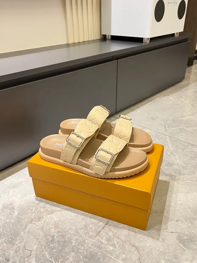 Louis Vuitton LV Slide Monogram Rubber Strap Casual Sandals 10