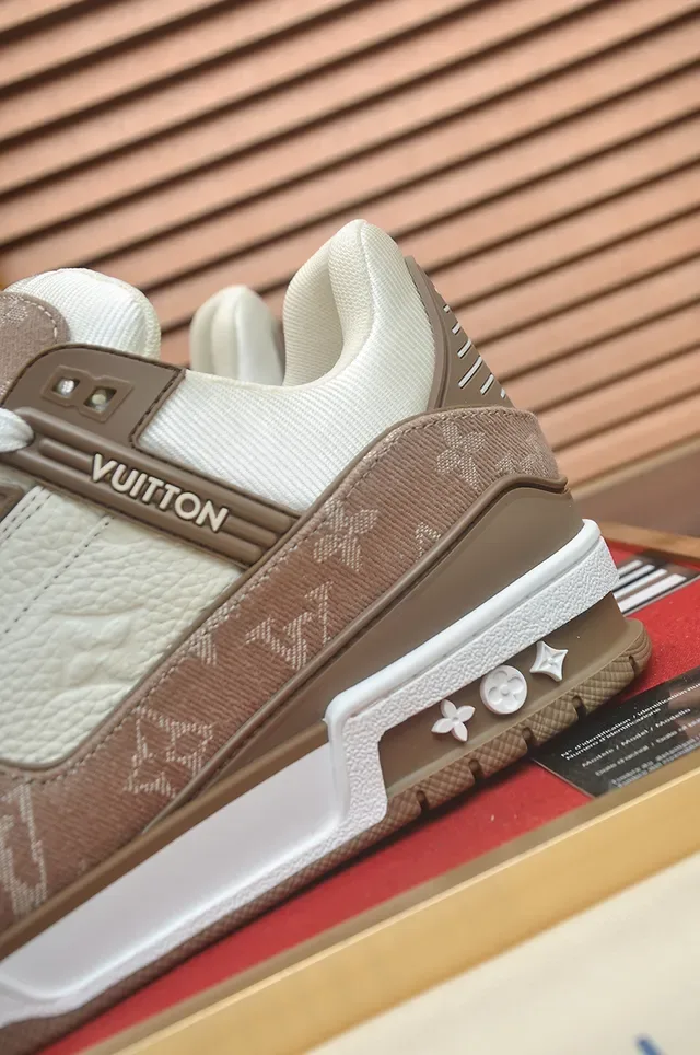 Louis Vuitton LV Trainer Beige Brown Monogram Canvas Sneakers Lifestyle à tige stratifiée 2