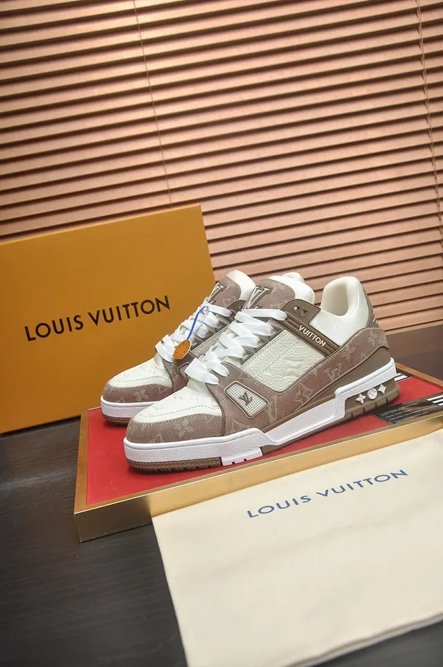 Louis Vuitton LV Trainer Beige Brown Monogram Canvas Sneakers Lifestyle à tige stratifiée 4