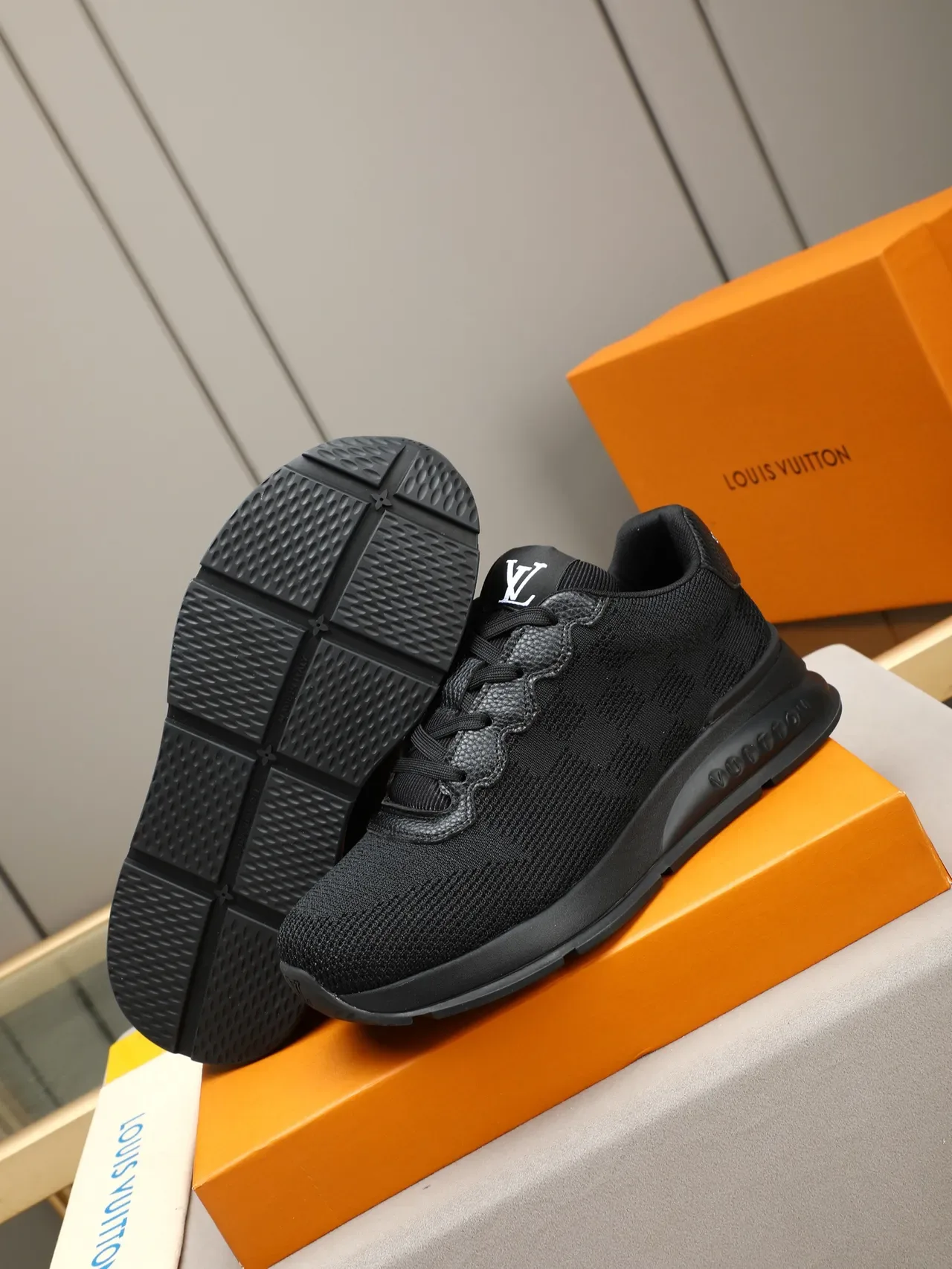 Louis Vuitton LV Trainer Chaussures Lifestyle Noires Haut en Tricot Suela de Caoutchouc Sculptée 4