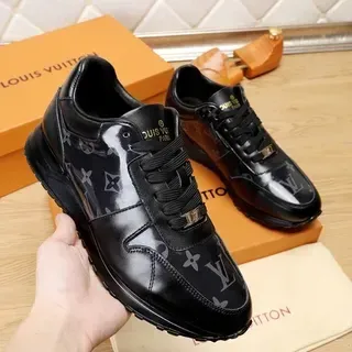 Louis Vuitton LV Trainer Zapatillas lifestyle negras con acentos de cuero monogramado brillante patent
