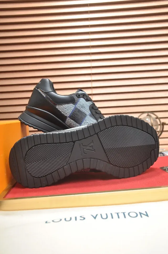 路易威登 LV Trainer 黑银 皮革和技术网面 雕塑橡胶底 生活方式运动鞋 3