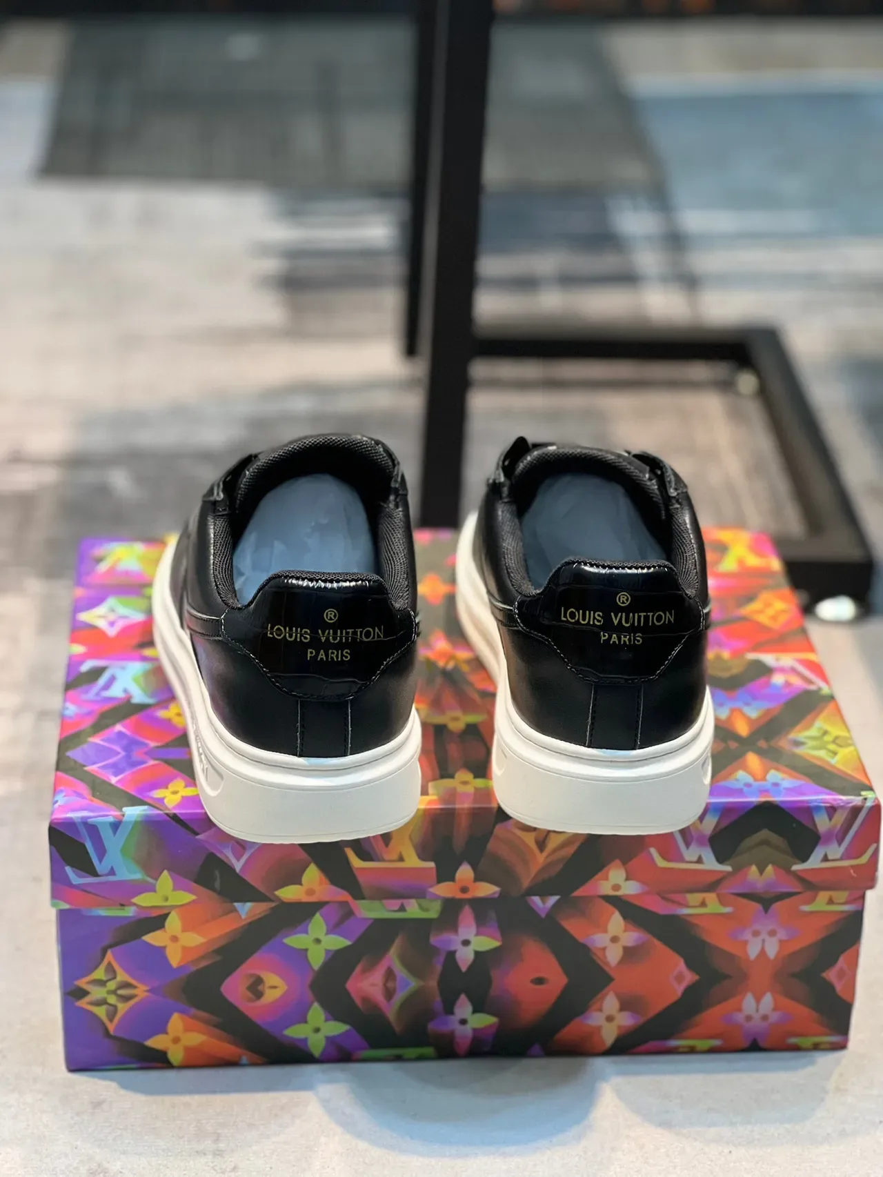 Louis Vuitton LV Trainer কালো সাদা চামড়া উপর Crocodile-Embossed Toe Cap লাইফস্টাইল স্নিকার 2