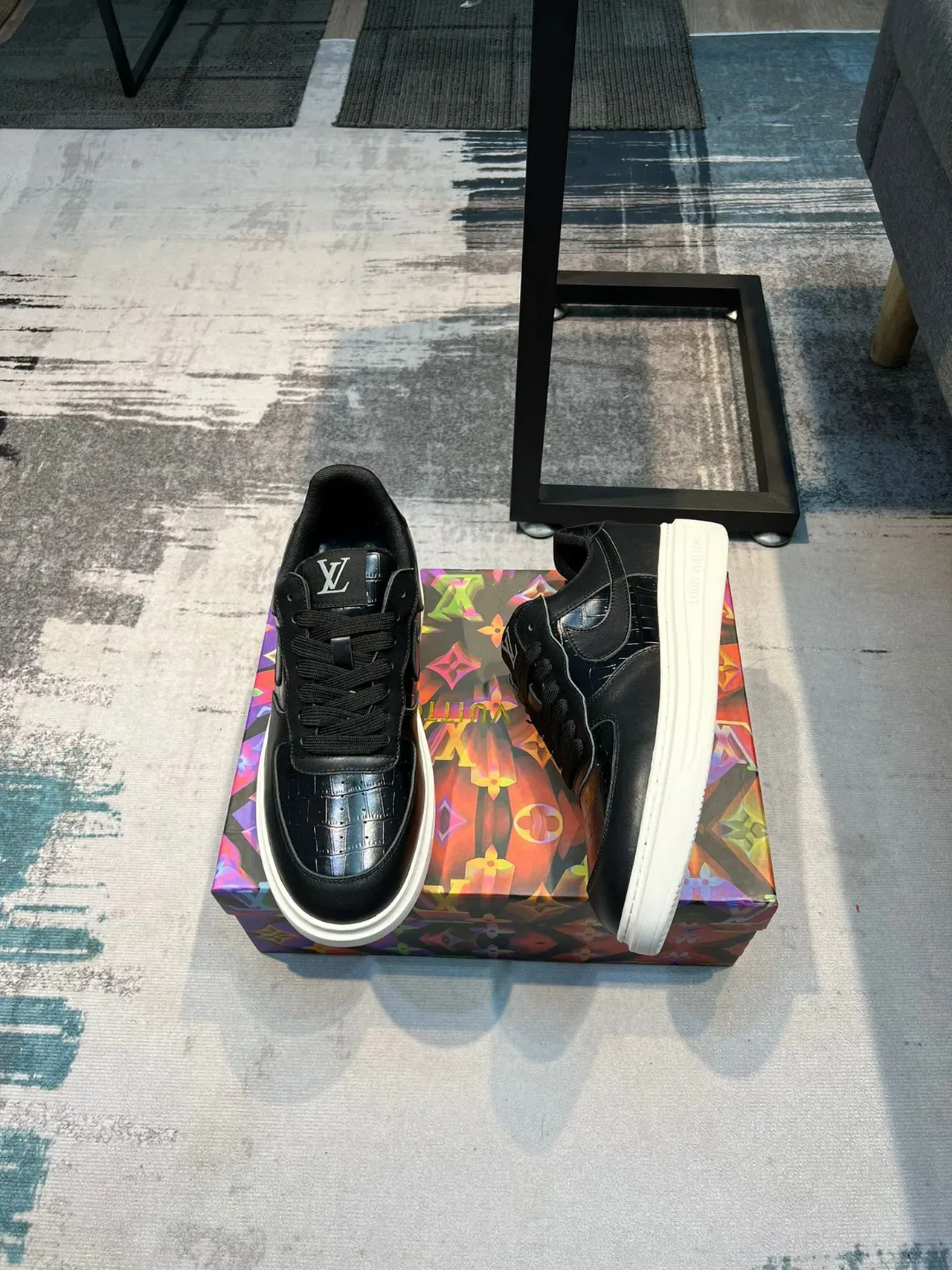 Louis Vuitton LV Trainer কালো সাদা চামড়া উপর Crocodile-Embossed Toe Cap লাইফস্টাইল স্নিকার 4