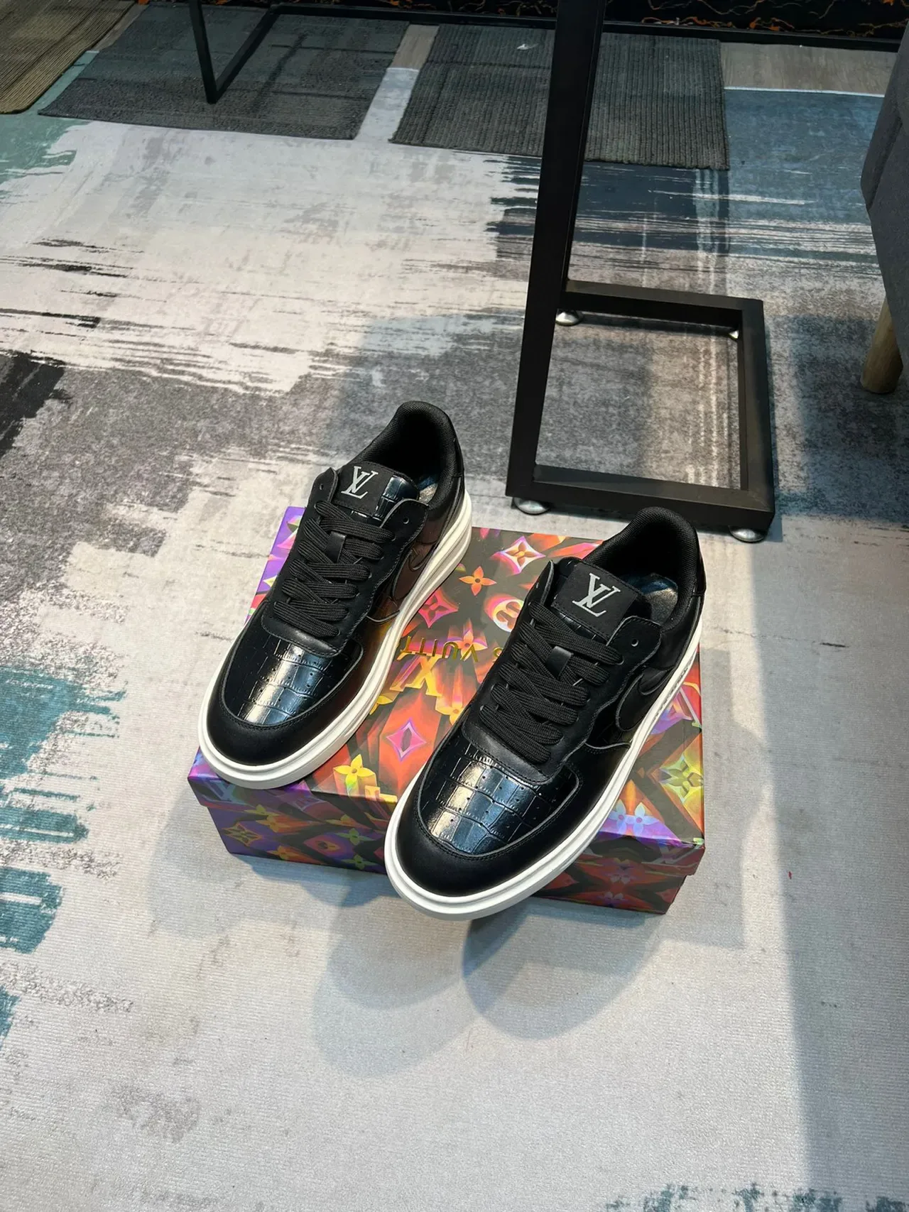 Louis Vuitton LV Trainer কালো সাদা চামড়া উপর Crocodile-Embossed Toe Cap লাইফস্টাইল স্নিকার 5