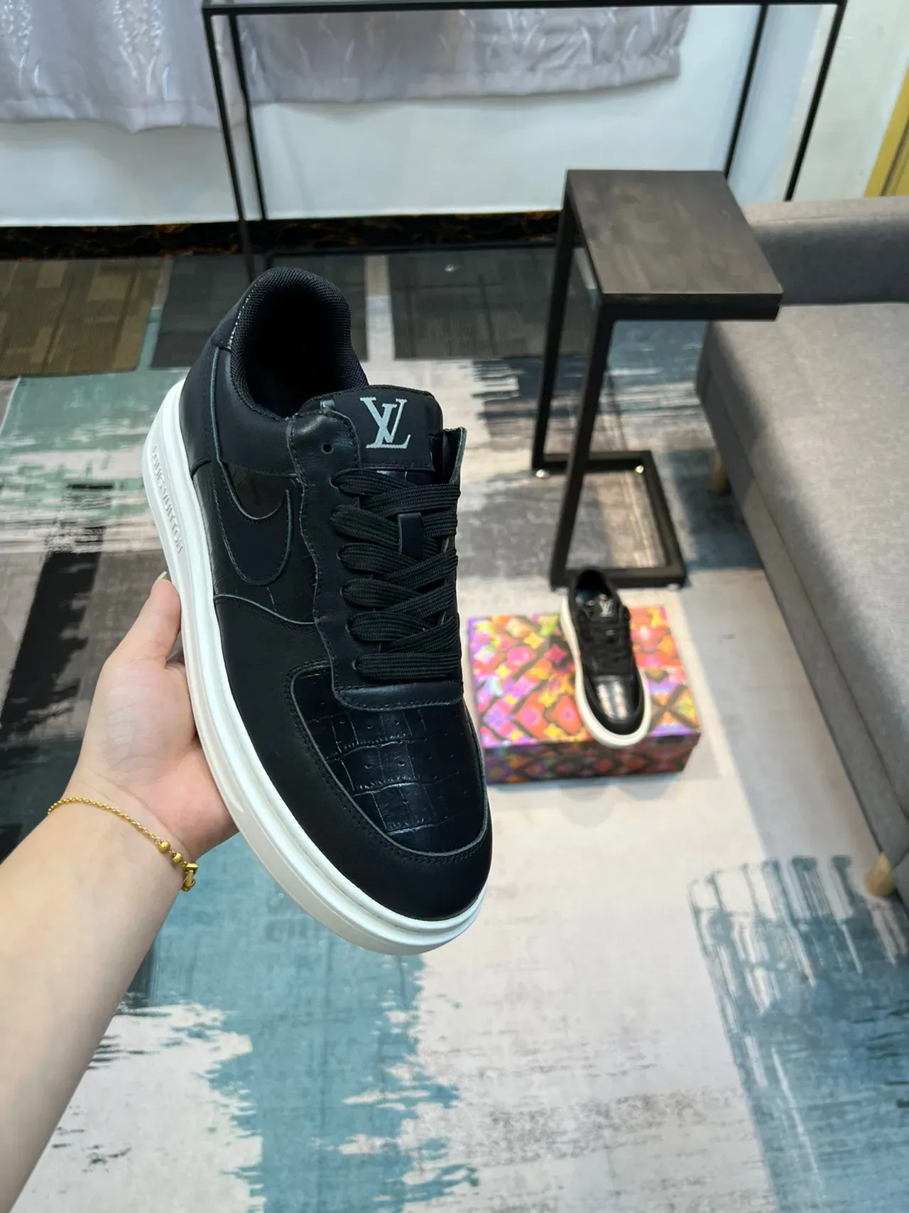 Louis Vuitton LV Trainer কালো সাদা চামড়া উপর Crocodile-Embossed Toe Cap লাইফস্টাইল স্নিকার 6