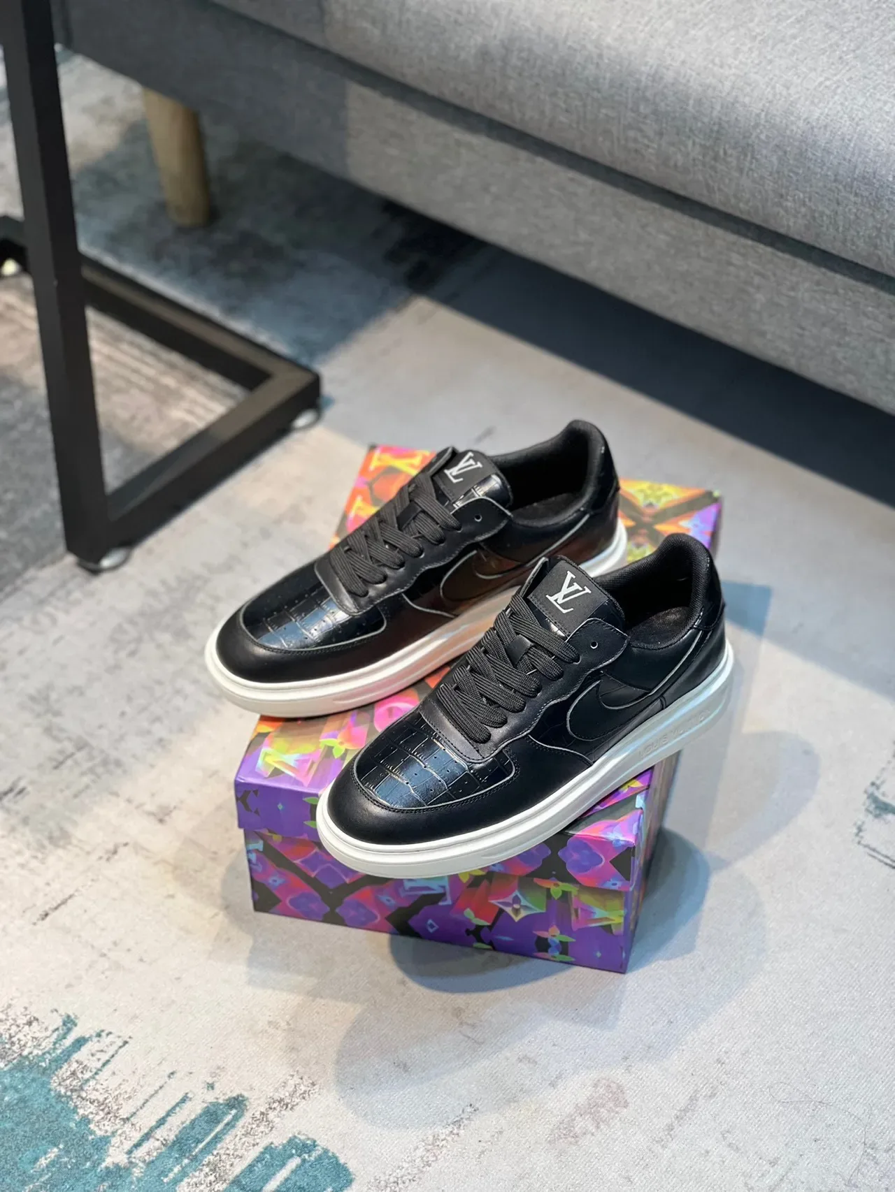 Louis Vuitton LV Trainer কালো সাদা চামড়া উপর Crocodile-Embossed Toe Cap লাইফস্টাইল স্নিকার 7