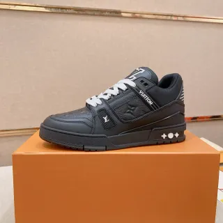 Louis Vuitton LV Trainer কালো সাদা মোনোগ্রাম-এমবসড লেদার স্কাল্প্টেড চংকি সোল লাইফস্টাইল স্নিকার্স