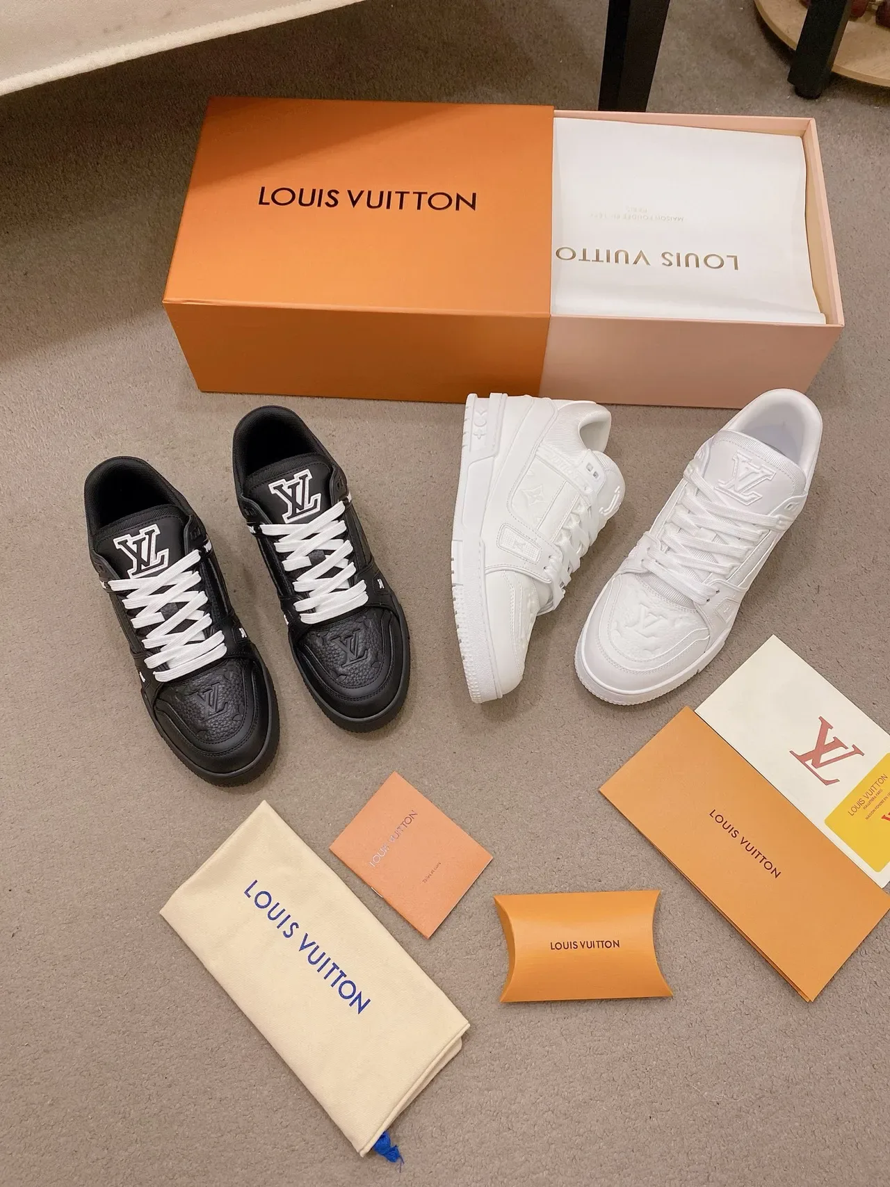 Louis Vuitton LV Trainer কালো সাদা মোনোগ্রাম-এমবসড লেদার স্কাল্প্টেড চংকি সোল লাইফস্টাইল স্নিকার্স 2