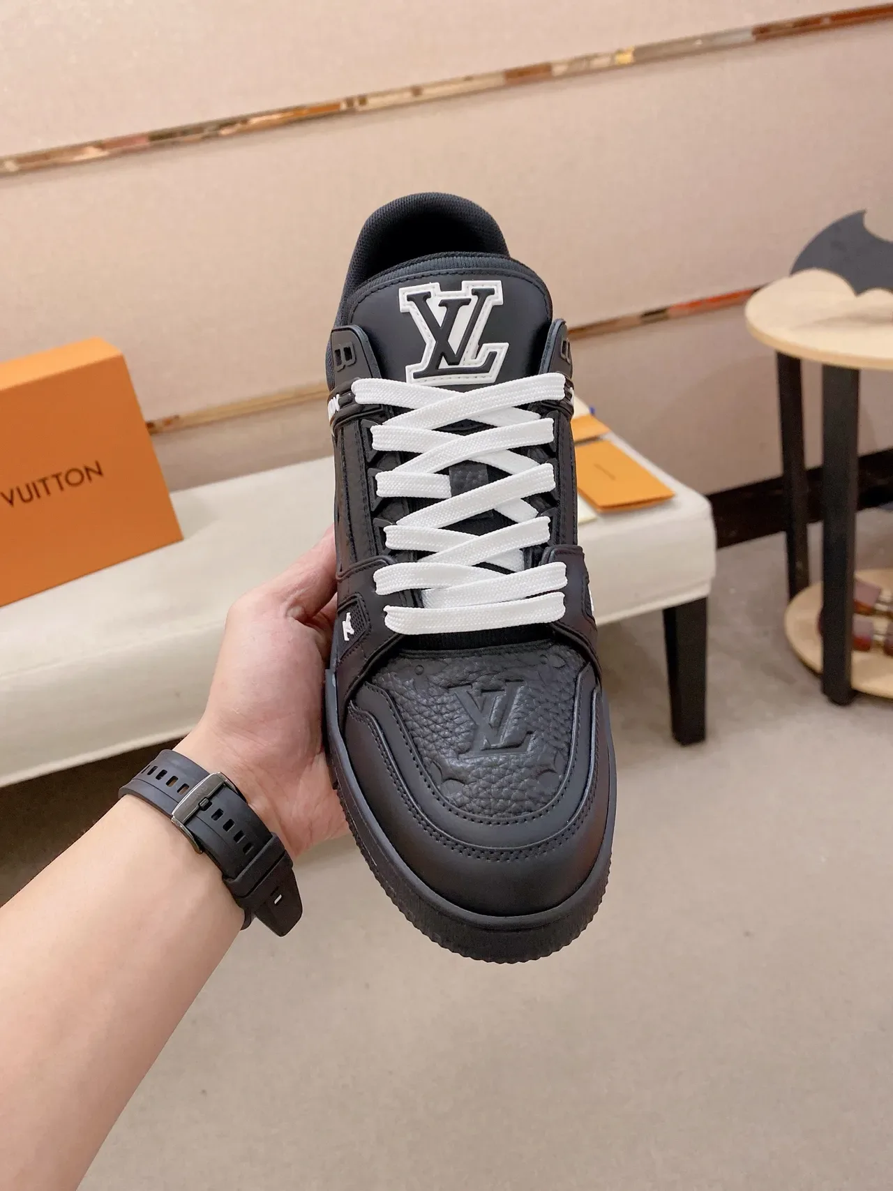 Louis Vuitton LV Trainer কালো সাদা মোনোগ্রাম-এমবসড লেদার স্কাল্প্টেড চংকি সোল লাইফস্টাইল স্নিকার্স 6