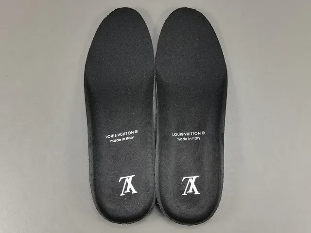 Louis Vuitton LV Trainer Noir Blanc Tige en Cuir-Maille Structurelle Sangle Asymétrique Marquée Sneakers Lifestyle 3