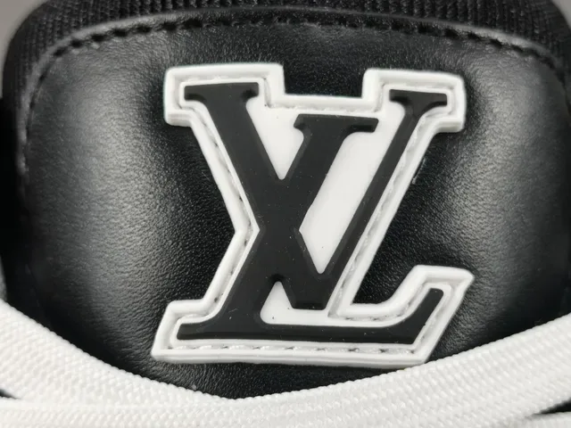 Louis Vuitton LV Trainer Noir Blanc Tige en Cuir-Maille Structurelle Sangle Asymétrique Marquée Sneakers Lifestyle 4