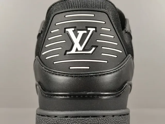 Louis Vuitton LV Trainer Noir Blanc Tige en Cuir-Maille Structurelle Sangle Asymétrique Marquée Sneakers Lifestyle 6
