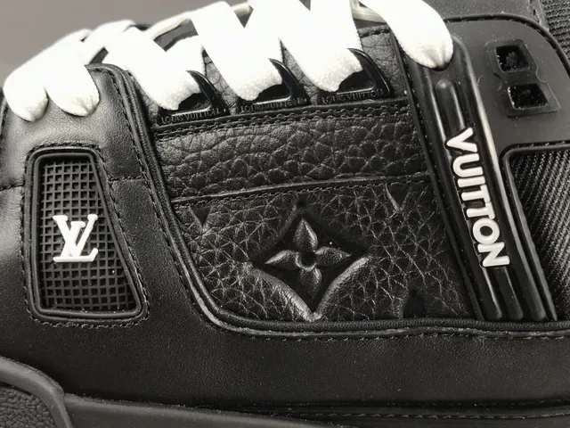 Louis Vuitton LV Trainer Noir Blanc Tige en Cuir-Maille Structurelle Sangle Asymétrique Marquée Sneakers Lifestyle 8