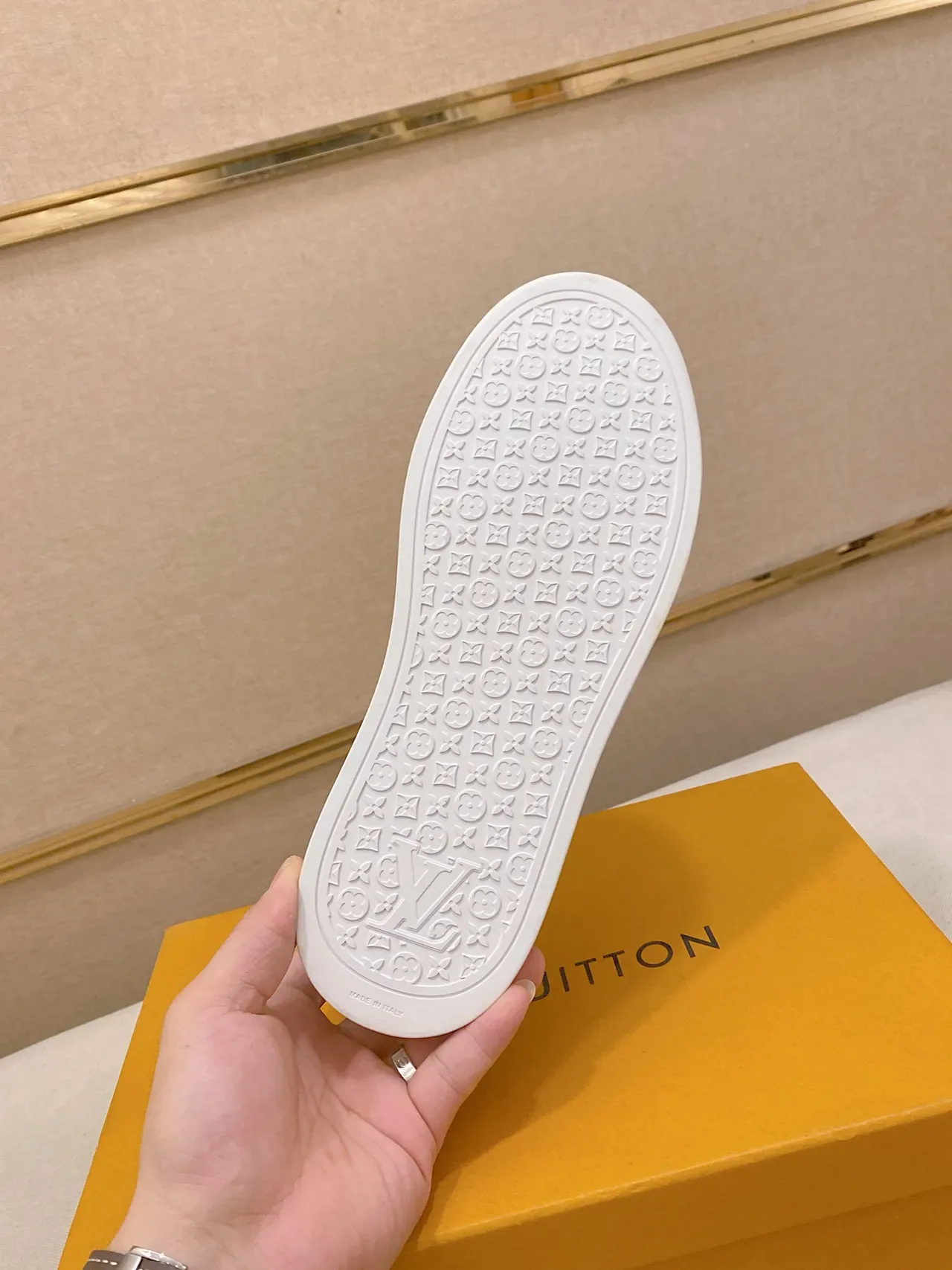 Louis Vuitton LV Trainer Sneakers Bleu-Gris Denim Imprimé Monogramme Style de Vie 2