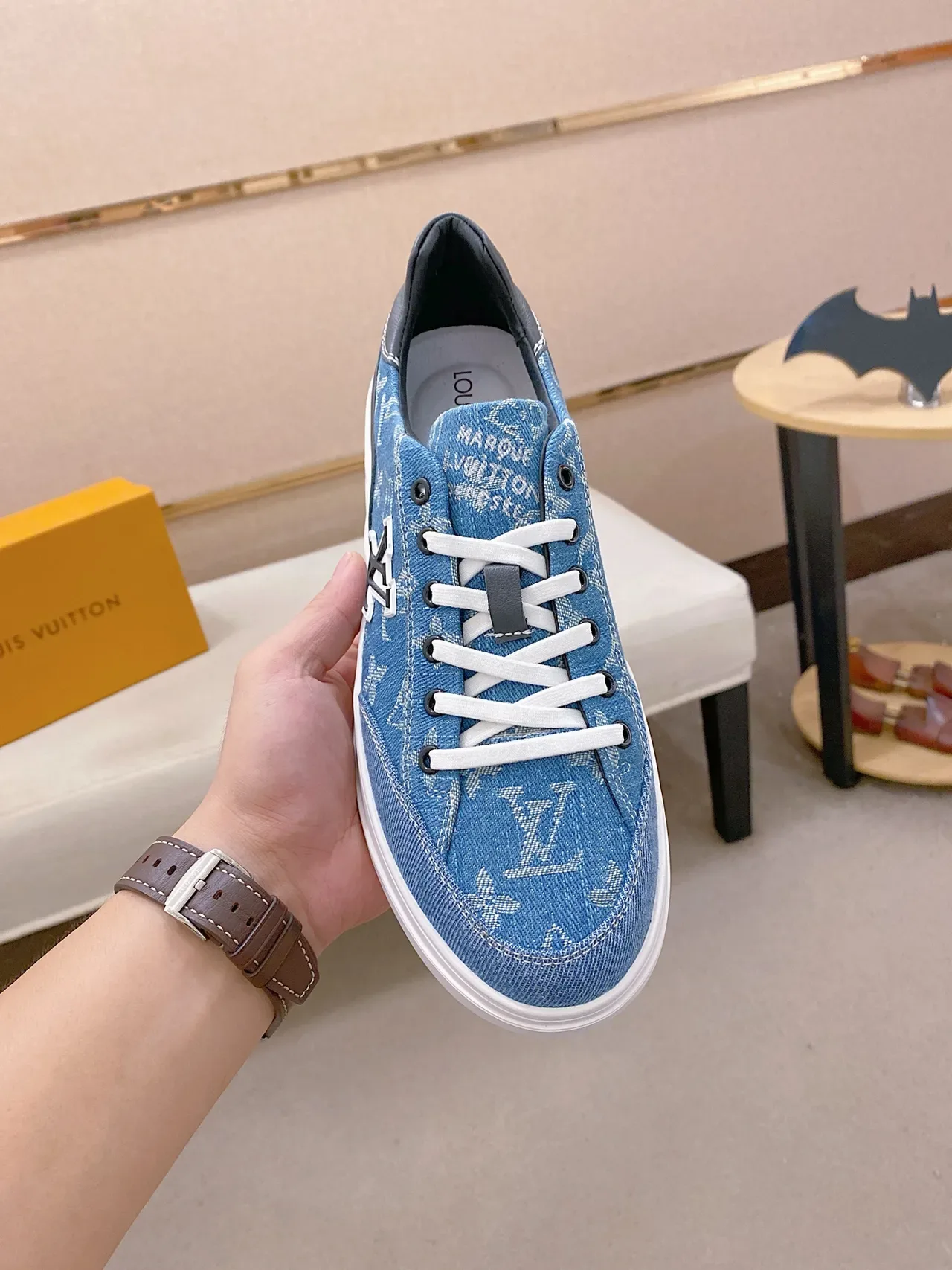 Louis Vuitton LV Trainer Sneakers Bleu-Gris Denim Imprimé Monogramme Style de Vie 5