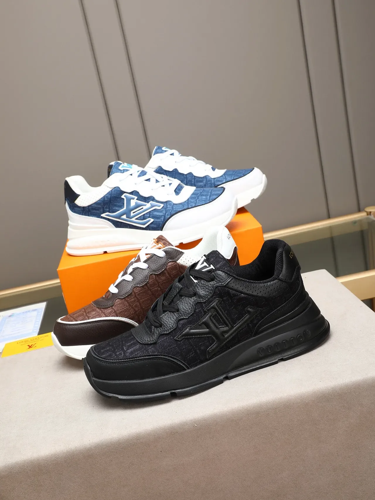 لويس فيتون LV Trainer أحذية رياضية زرقاء بيضاء أعلى نسيج الجينز Oversized خياطة Monogram Chunky Sneakers 2