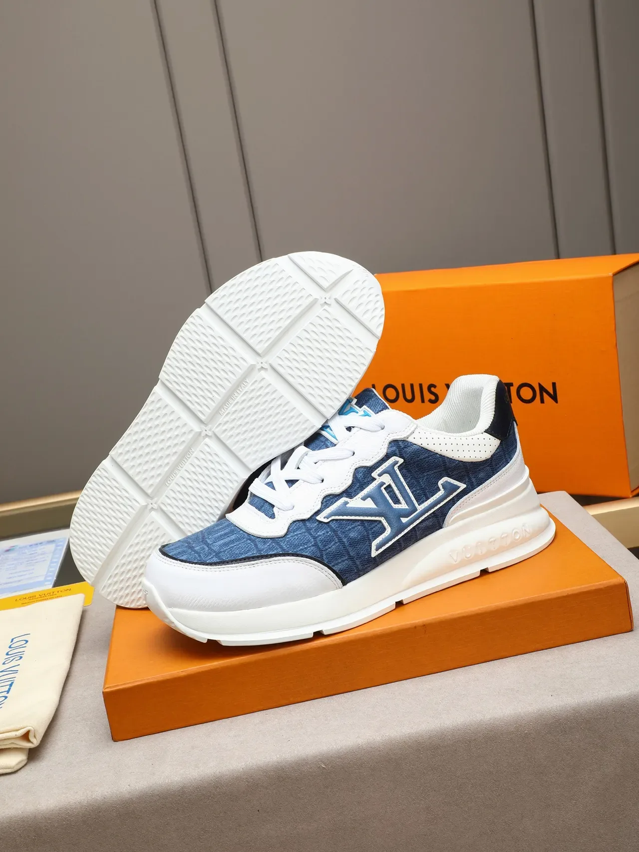 لويس فيتون LV Trainer أحذية رياضية زرقاء بيضاء أعلى نسيج الجينز Oversized خياطة Monogram Chunky Sneakers 4